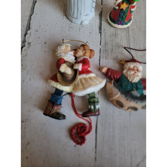 Santa kissing Mrs Claus variety set ornament Xmas fish bass Candy cane - Picture 2 of 8